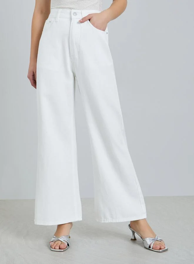 ستايلي جينز بأرجل واسعة وجيوب